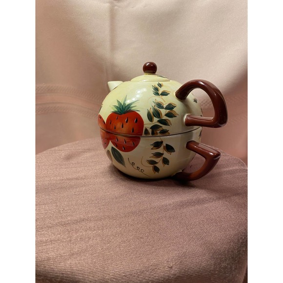 Tea for One, Teapot / Cup Combo, Strawberries and leaves pattern, - Picture 3 of 15